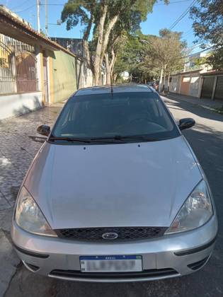 FORD FOCUS 1.6 GL 8V GASOLINA 4P MANUAL FORD FOCUS 1.6 GL 8V GASOLINA 4P MANUAL